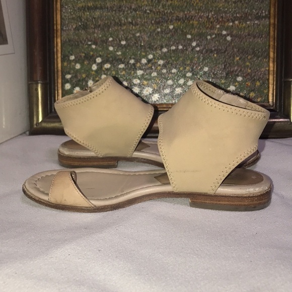 Donald J Pliner Lily Stretch-Ankle Flat Sandal - Picture 6 of 11